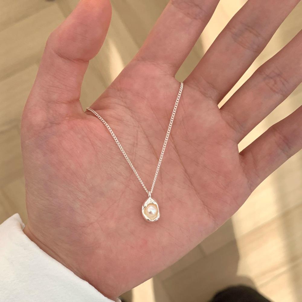 S925 Sterling Silver Pearl Necklace - Non-Fading High-End Clavicle Chain, Light Luxury Versatile Pendant for Women, New Summer Collection.