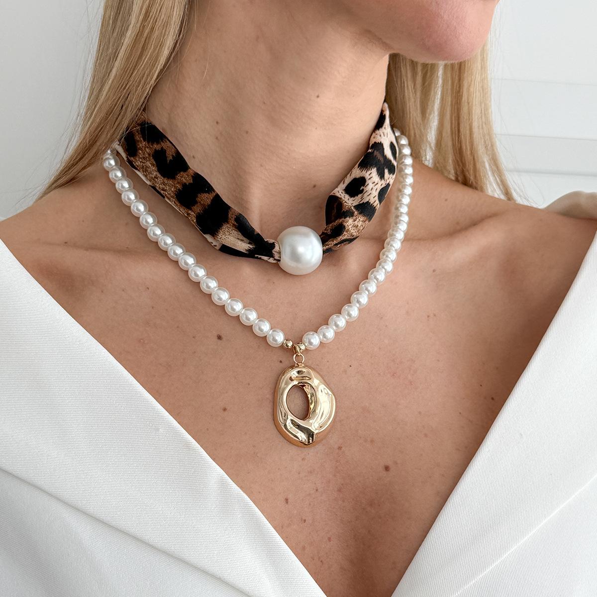 Retro Leopard Print Flannel Imitation Pearl Stacked Necklace, Geometric Liquid Metal Pendant Collarbone Necklace