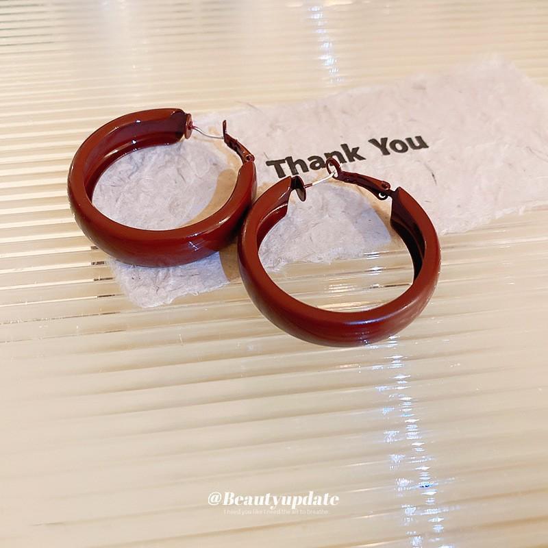 Silver Needle Angora Red Geometric Round Earrings - Retro Hong Kong Style Ear Cuffs for Women (2026).
