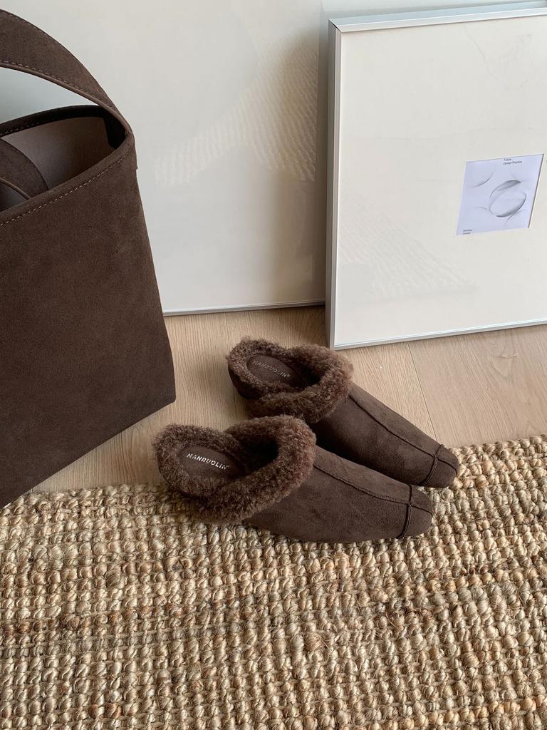 2025 fluffy splicing slippers women's wear small rhinestones design sense lamb wool method heel plush bag head half slippers