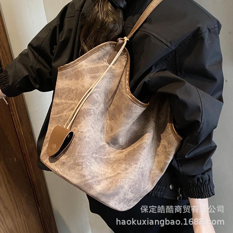 Retro Capacity Bag Women's 2025 New Trendy Korean Contrasting Color Casual Tote Bag Niche Fashion Versatile Armpit Bag