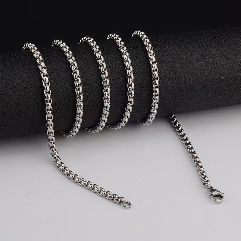 Simple And Stylish 26 English Letters Titanium Steel Necklace Men'S And Women'S Hip-Hop Versatile Diamond-Encrusted Sweater Chain