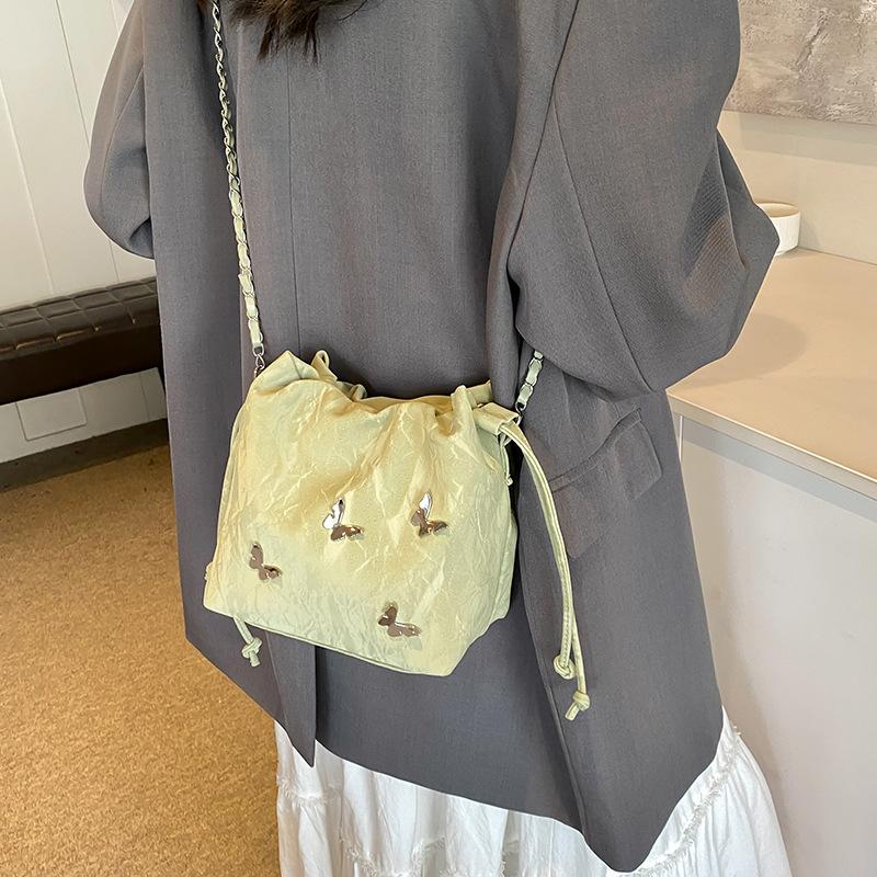 New Summer Simple and Fashionable Bucket Bag for Women's Fashion Casual Crossbody Shoulder Bag Popular Simple Commuting Bag