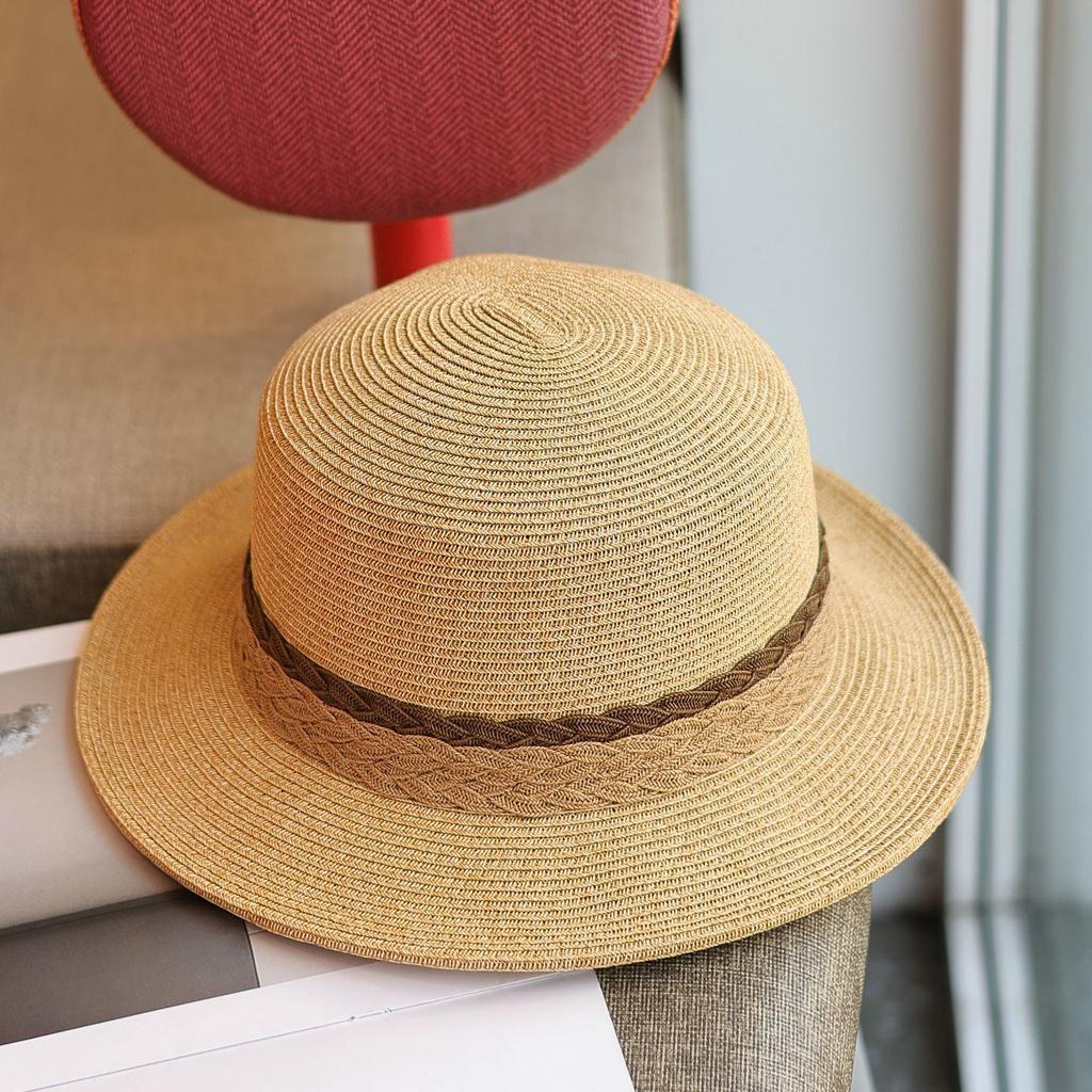 Fashionable color-blocked braided webbing flat straw hat, spring/summer elegance, British style seaside sun-protection hat for women