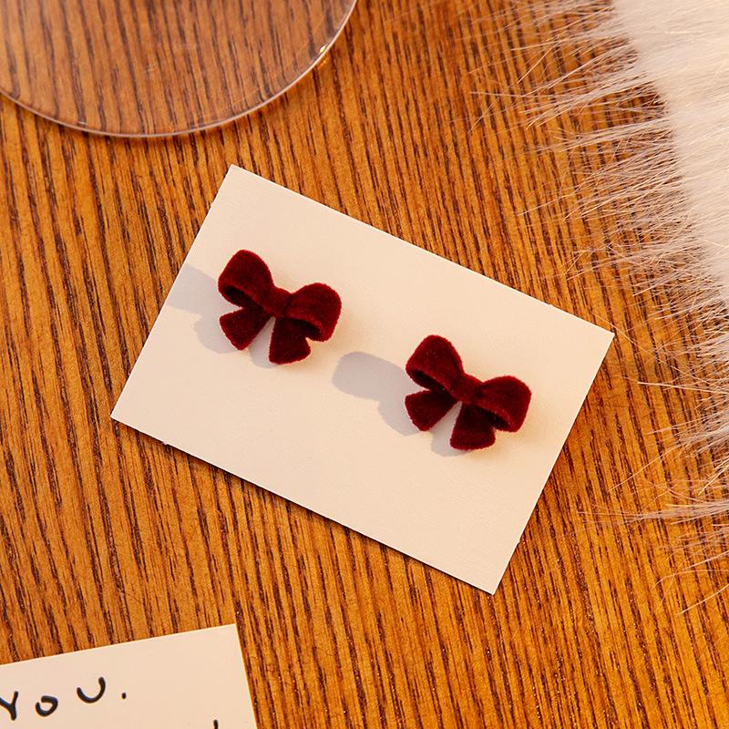 Autumn And Winter Retro Red Flocking Bow Stud Earrings, French Gentle Plush Premium Butterfly Pearl Earrings