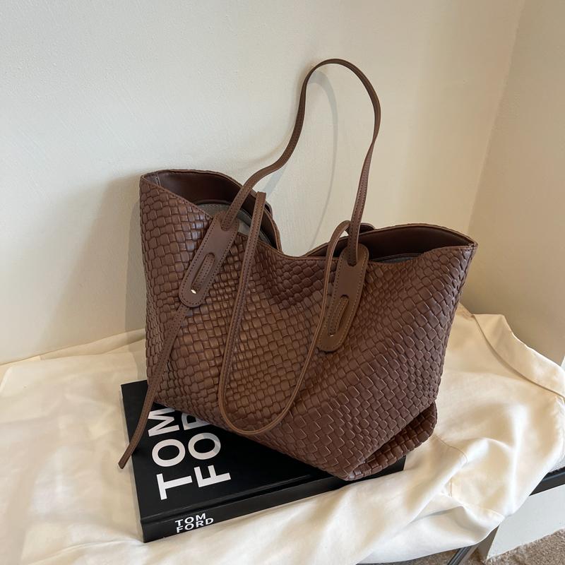 Fashion handbag women's spring and summer new product retro rhombus woven shoulder large capacity versatile tote bag