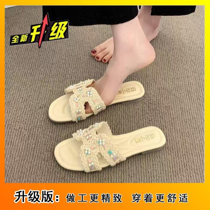 Xiaoxiangfeng soft-soled slippers female outer 2025 autumn new flat bottom one word summer pearl beach fairy fashion foreign style