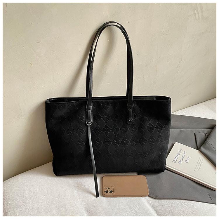 

Tote bag women s large capacity 2025 new autumn and winter versatile matte retro shoulder bag suede work commuter bag