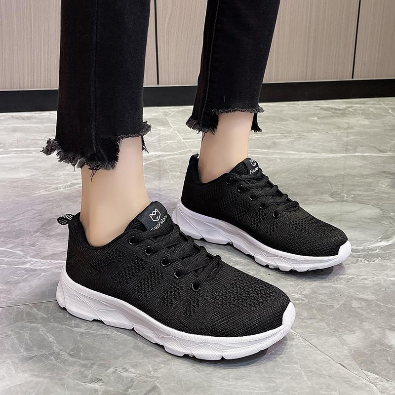 Spring and summer sports shoes running shoes mesh breathable lightweight travel shoes student soft-soled casual shoes