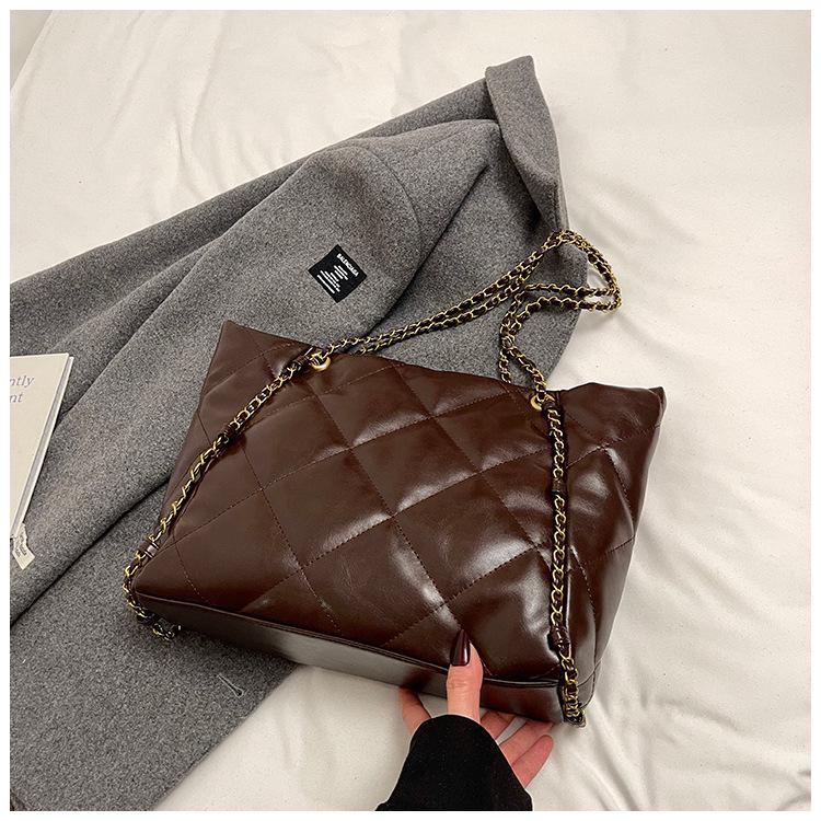 Wholesale fashion high sense Korean diamond large capacity tote bag commuter versatile chain shoulder tote bag
