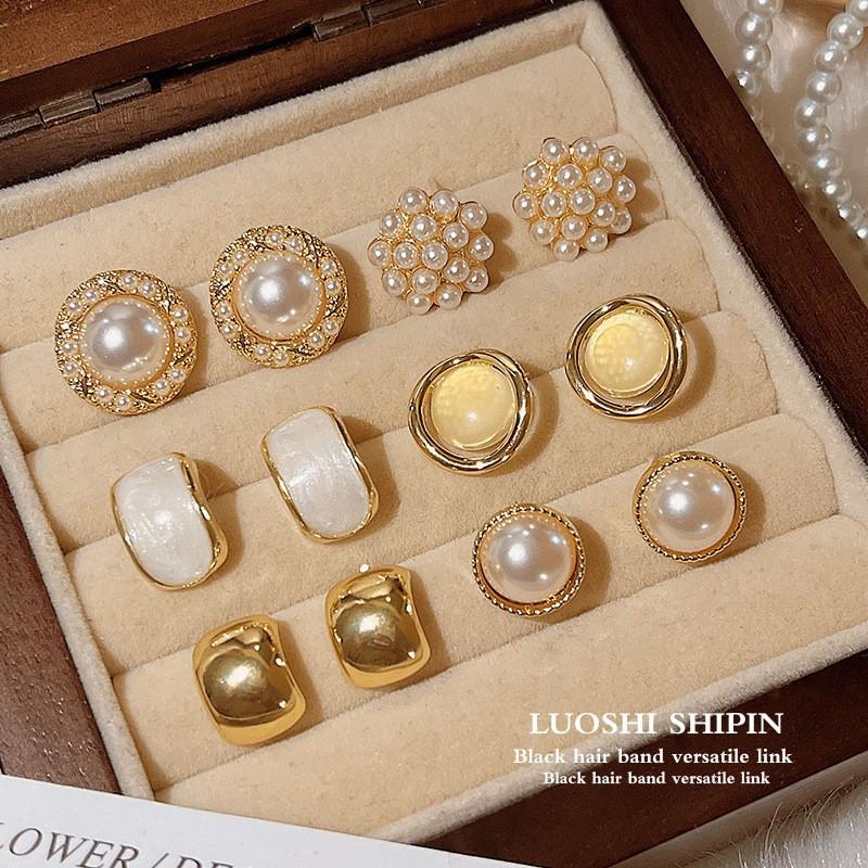 Gold Pearl Set Earrings New Stud Earrings Women's Niche Design Light Luxury Retro Temperament Earrings Earrings