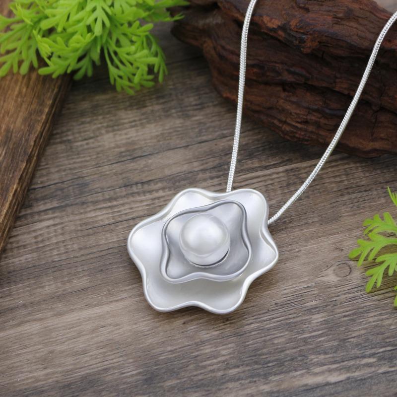 

New matte double-layer geometric flower long pendant women s fashion high sense irregular petal long necklace