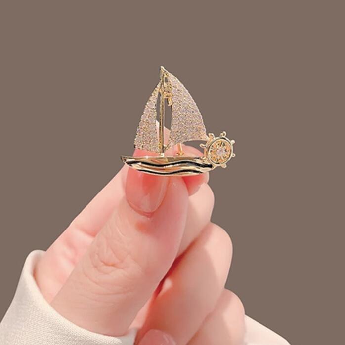 

Японская и корейская универсальная брошь в виде парусника с бриллиантовым узором для женского костюма, индивидуальная булавка Premium Sense, изящная булавка для воротника, аксессуары
