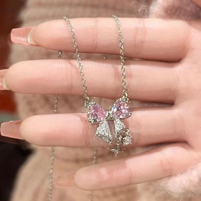Elegante rosa Schleifenknoten-Halskette Damen Modeschmuck Legierung Textur Elegante Damen-Halskette Geeignet für bequemes Tragen