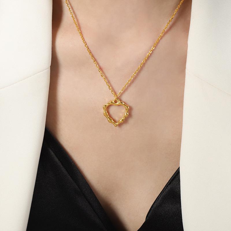 Baroque Heart Pendant Necklace - 18K Gold Titanium Steel Clavicle Chain