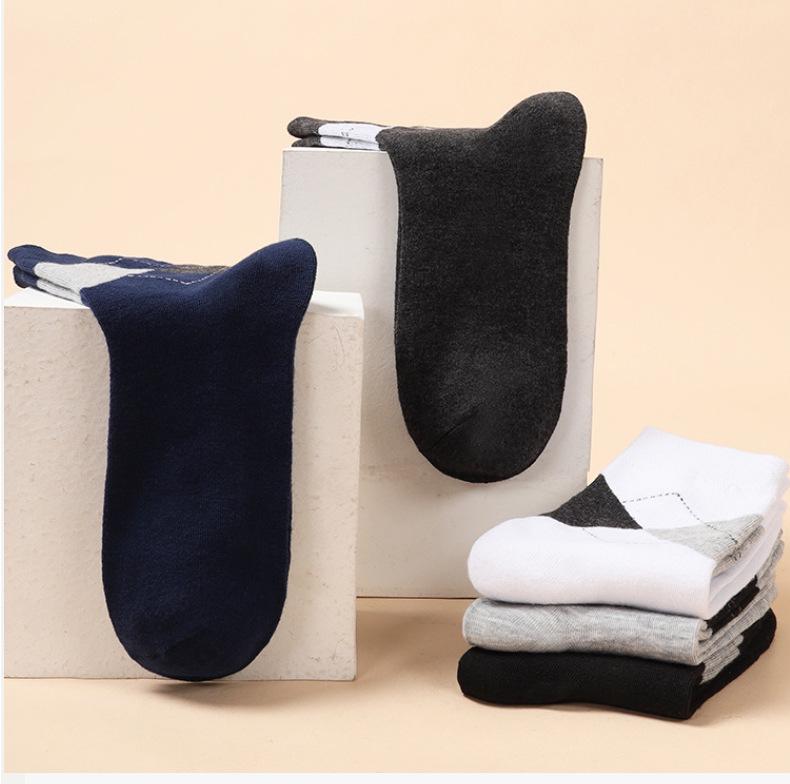 Zhuji Men's Mid-Calf Socks: 5-Pair Gift Box - Warm, Sweat-Absorbent, Thickened Combed Cotton for Autumn/Winter.