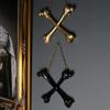 Pendentif en Os Finement Sculpté Os Croisés Style Gothique Ornement Mural Accents de Maison Gothique Sombre