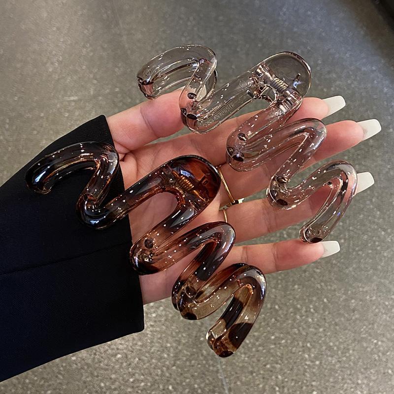 Damen Wellig Hochglänzend Bernsteinbraun 11cm/4.33in Großer Leichter Kunststoff Haarclip Elegantes Minimalistisches Haaraccessoire