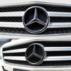 Gorące 1 szt. ABS Naklejka z emblematem osłona emblematu na przednią kratkę samochodu dla Mercedes Benz W204 W205 W210 W211 W212 W213 Klasa C E GLA GLK ML GL