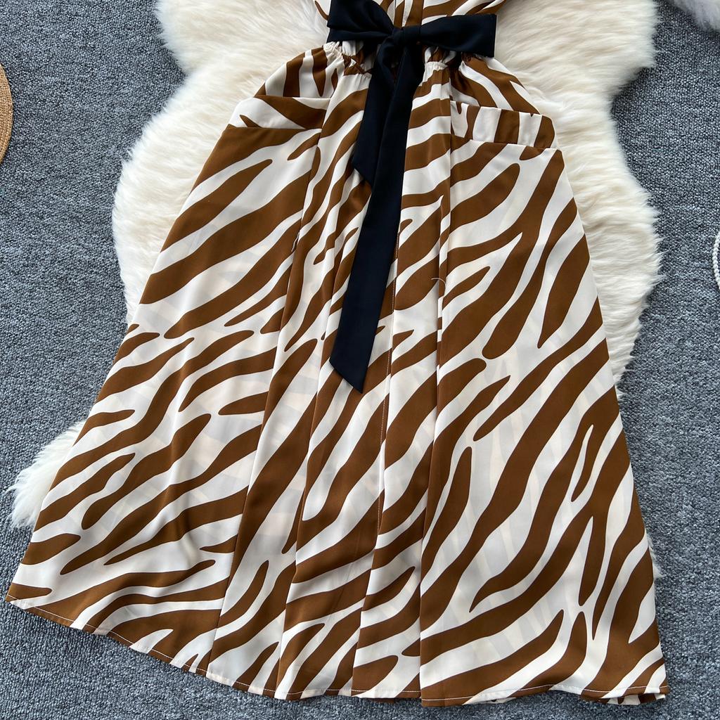 Letní dámské tištěné midi šaty s vintage výstřihem do V, krátkým rukávem a vysokým pasem, áčkové, jednořadé, ležérní šněrovací šaty