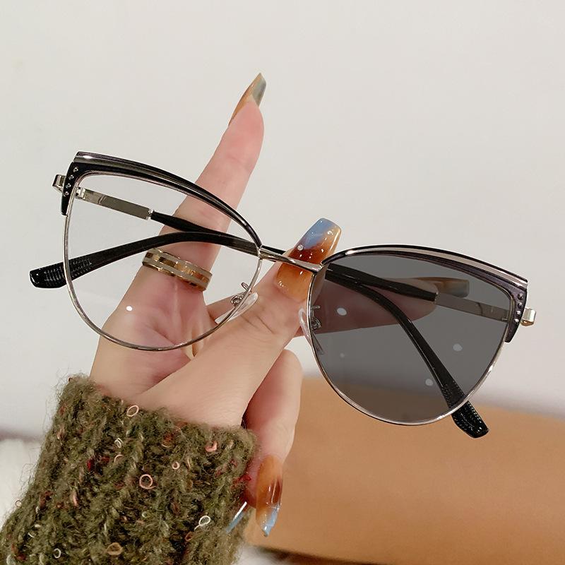 Stylish Metal Cat-eye Glasses, Unique European and American Style Anti-blue Light Glasses, Photochromic Glasses for Women.
