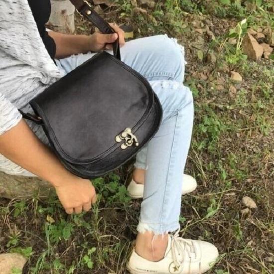 

Винтаж Женский ЧЕРНЫЙ . Кожаная сумка через плечо Сумка-мессенджер-тоут Кошелек-ранец 13 x 10 x 4 in