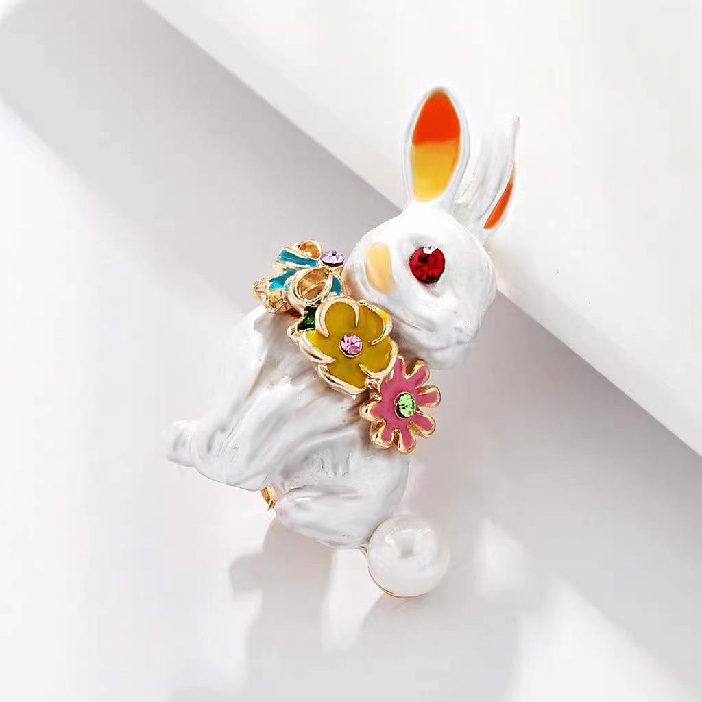 Adorable Rabbit Cartoon Brooch: High-End Fashion Scarf Pin & Clothing Accessory.