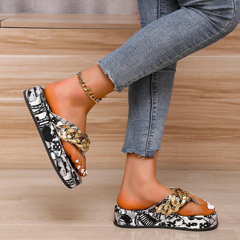 2025 summer foreign trade thick bottom round toe slippers women's European and American graffiti chain decorative flip-flops wish