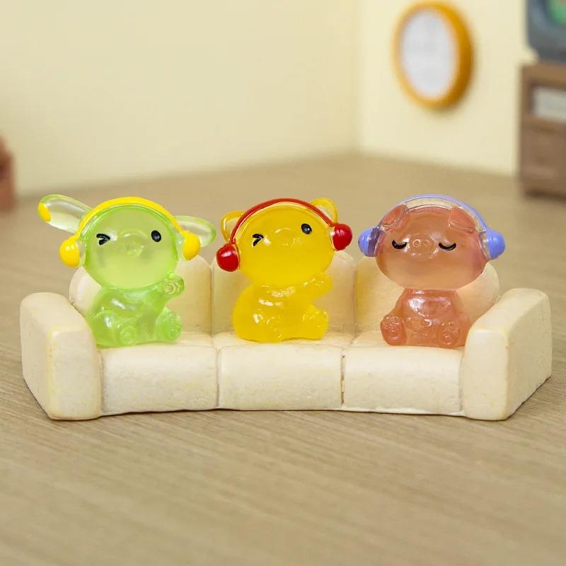 Mix 6Pcs Cute Animals Wearing Headphones Luminous Pig Cat Dog Rabbit Figurine Glow In The Dark Mini Statue Resin Crafts Ornament