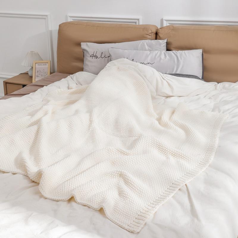 Вязаные декоративные пледы для дивана — фото 10