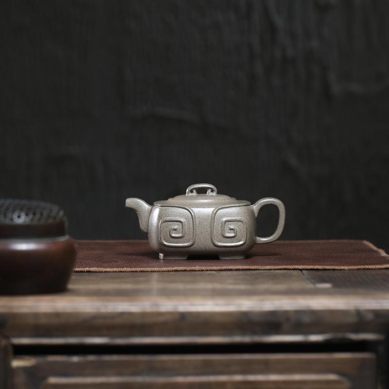 270ml Vintage Yixing Purple Clay Teapots Handmade Square Ruyi Pot Raw Ore Section Mud Tea Making Kettle Zisha Tea Set Ornaments