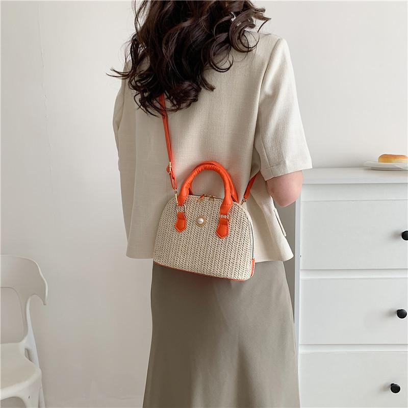 Trendy Woven Shell Shaped Handbag Fashionable Simple Shoulder Bag With Zipper