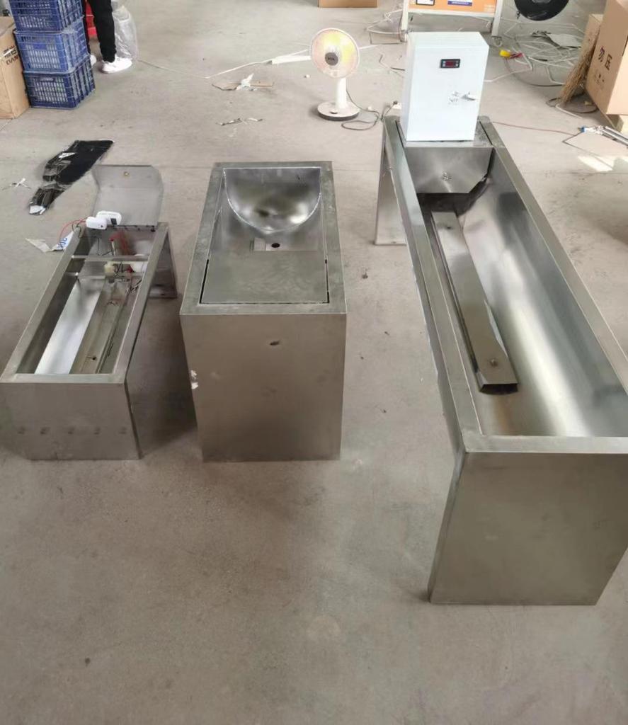 Heated Stainless Steel & Plastic Feed and Water Trough for Sheep and Cattle
