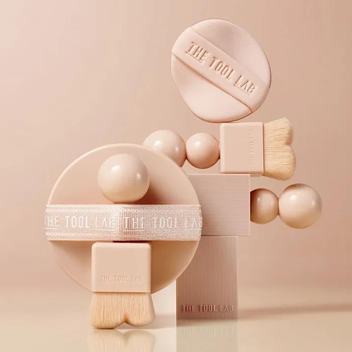 Stamp Skin Fit Cushion Glow & Brush No. 19 Porcelain