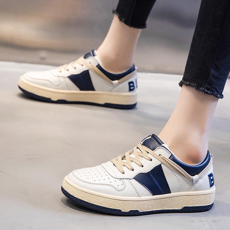 Maßgeschneiderte Paar Leder Deutsche Trainingsschuhe 2025 Frühling neue Einzelschuhe flache Damenschuhe Plateau weiße Schuhe große Größe 44