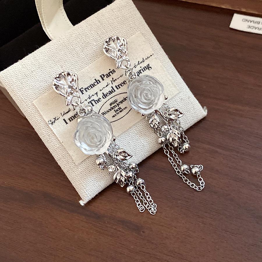 

Silver needle resin pleated flower fringed earrings personalized fashion simple pendant earrings light luxury high-end earrings women