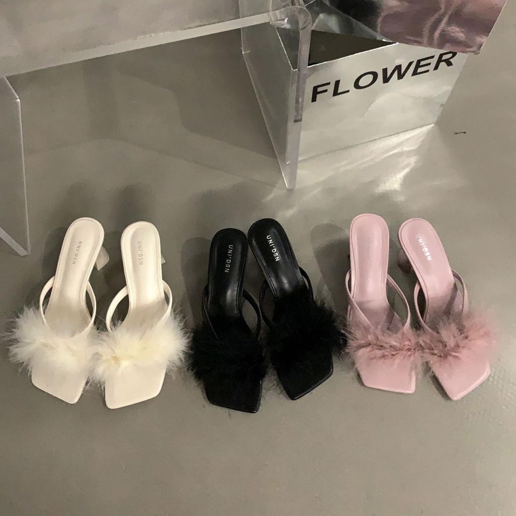 Französische High Heels flauschige Hausschuhe Damenschuhe tragen 2025 neue Sommer Feenstil schwarze Sandalen