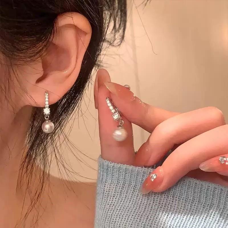 

Fashionable Women s Versatile Earrings With A High-end Temperament Hoop One Size