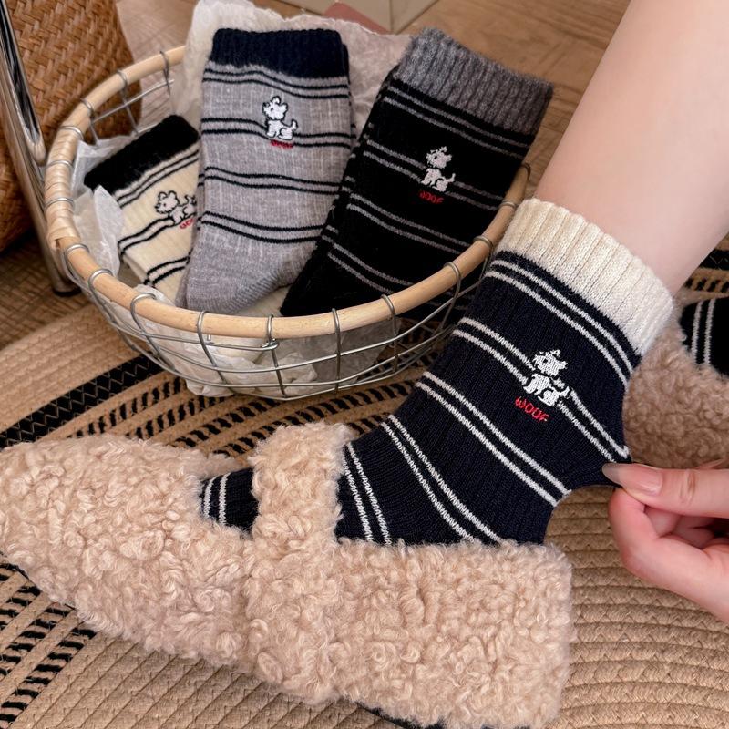 Female Autumn and Winter New Thick Stripe Embroidery All Build In The Tube Pile Socks