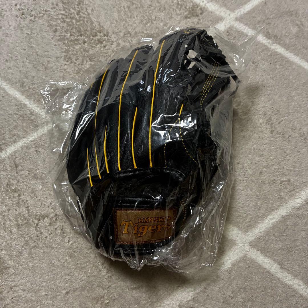 Used Hanshin Tigers Koji Chikamoto Glove Commemorative Goods