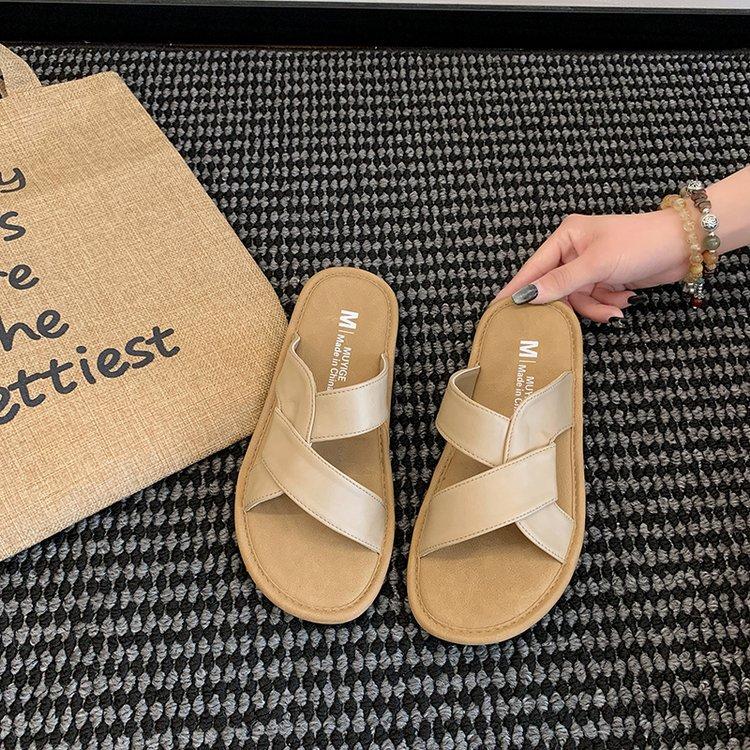 Niche kinked cross slippers women's soft bottom outer wear 2025 new summer beach seaside vacation cool slippers