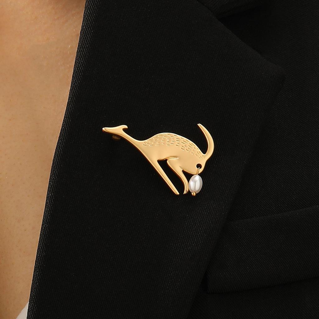 Cute Fun Gold Matte Kangaroo Pearl Tassel Broochs for Women Suit Corsage Stainless Steel Animal Pin Jewelry Accessories