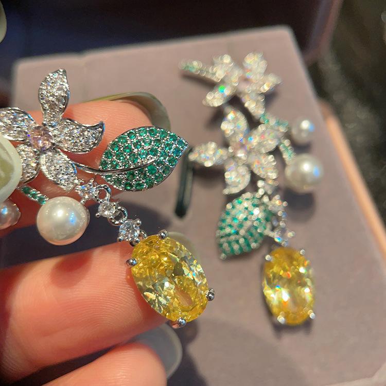 SUYU New Holiday Style Long Vintage Flower Earrings Female Leaf Yellowcrystal Forest Earrings