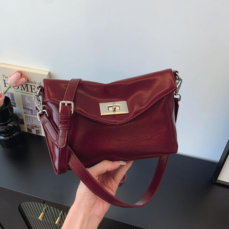 

Преміальні фактурні невеликі сумки жіночі сумки 2024 нові моделі популярні в цьому році, жіночі нішеві сумки-месенджери універсальні і популярні маленькі сумки. червоний