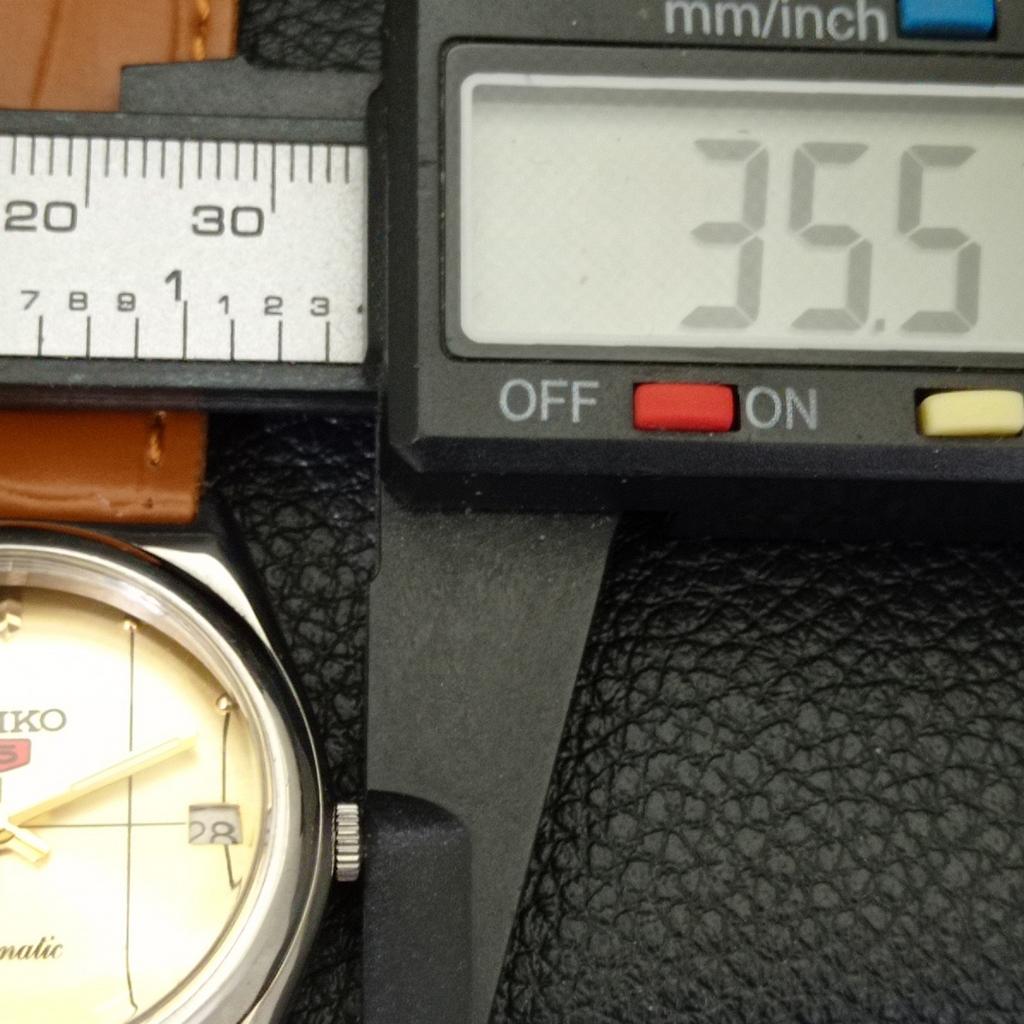 JAPAN VINTAGE SEIKO 5 AUTOMATIC 7025A MENS GOLDEN COLOR DIAL WATCH a701603-5 R206c-a701603