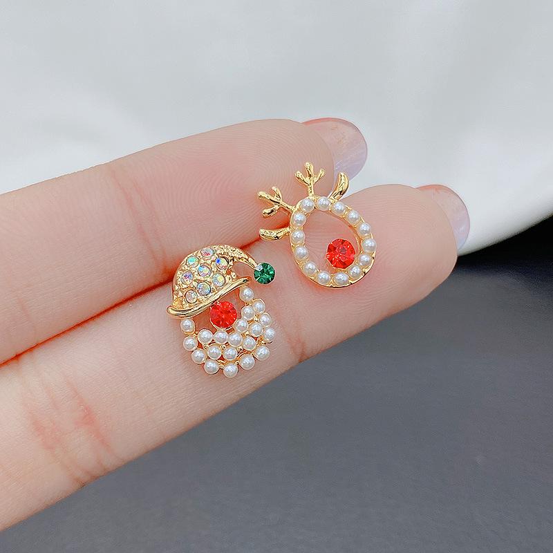 Asymmetrical Reindeer Stud Earrings: Fashionable & Unique High-End Christmas Ear Jewelry