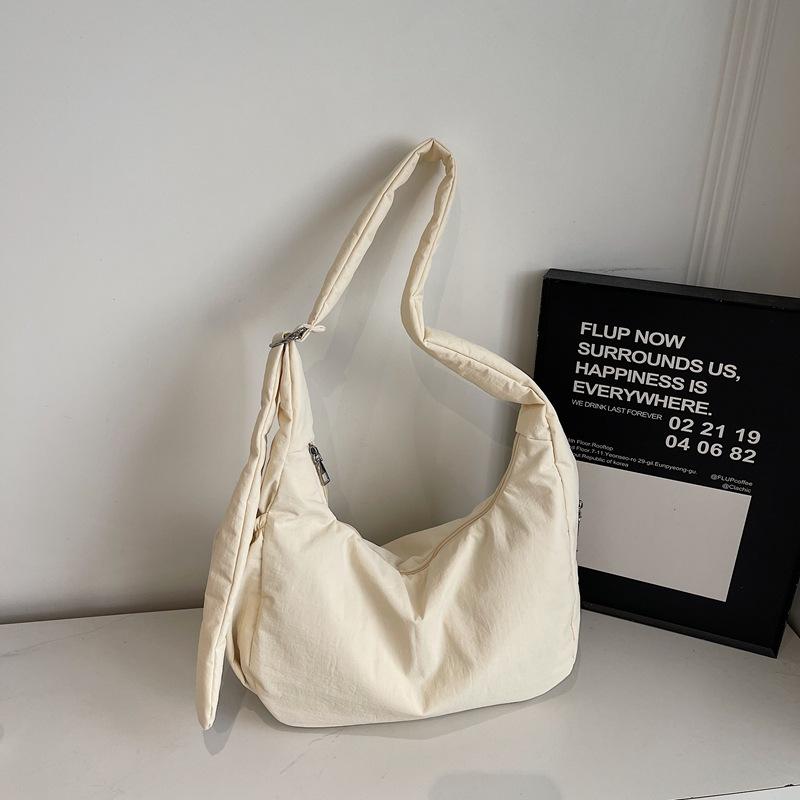 Korean fashion solid color shoulder bag 2026 new large-capacity casual dumpling bag versatile simple girl messenger bag
