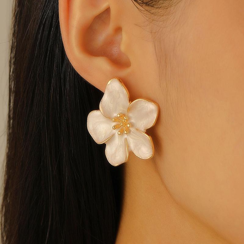 2025 New Retro Drip Oil Green Large Flower Stud Earrings for Women Temperament Metal Petal Earrings Fashion Jewelry Accessories
