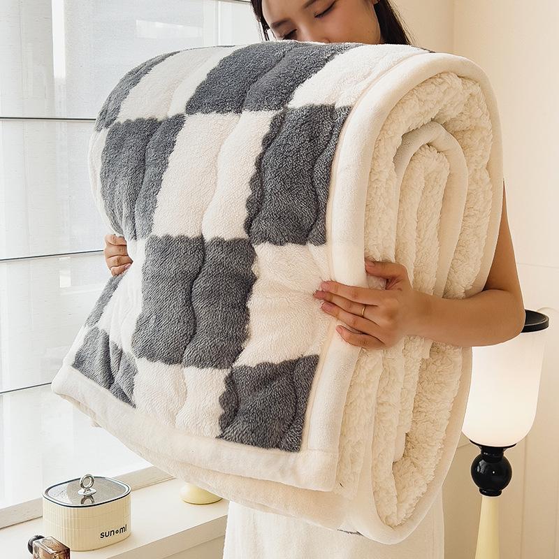 Checkerboard Double-Sided Fleece Blanket for Car, Sofa, Camping – Autumn/Winter Thickened