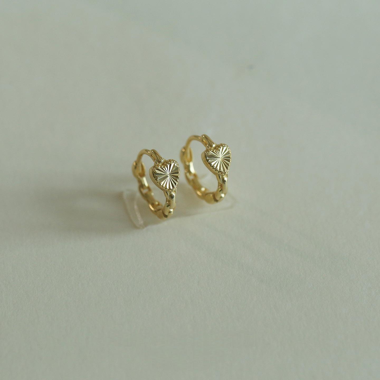 S925 Sterling Silver 14K Gold-Plated Sparkling Heart Stud Earrings - Light Luxury, Versatile, Exquisite Niche Design. 14K Gold Pair